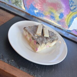 RR White Cookie Cream & Kit Kat